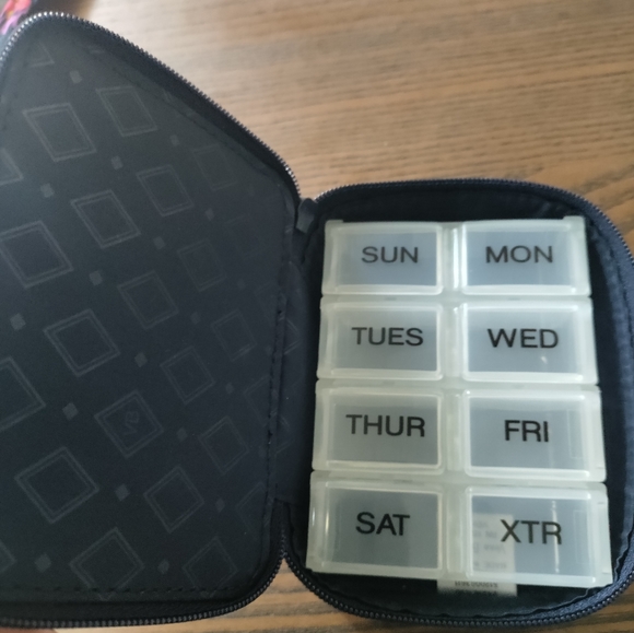 NWT Vera Bradley Travel Bundle in Midnight Wildflowers pattern - Picture 10 of 10